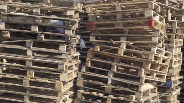 Wooden-pallets-stacked-in-the-warehouse.-Cargo-delivery-on-pallets