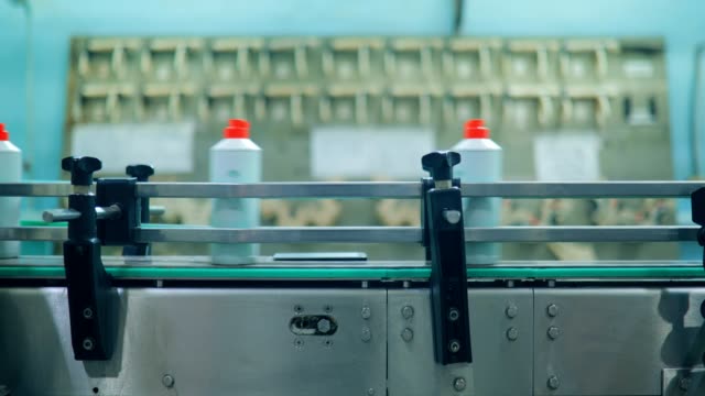 Seife-Produkte-auf-einem-Förderband-Produktion