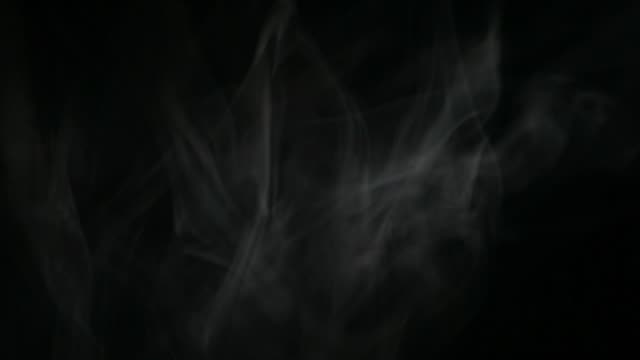 Studio-dunklen-Hintergrund-zu-rauchen