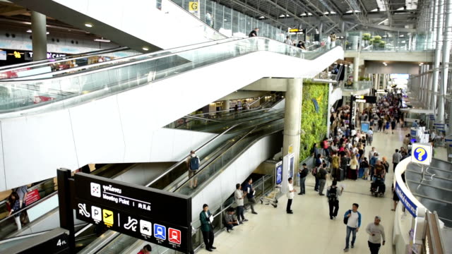 Passengers-walking-in-Suvarnabhumi-Airport,-Suvarnabhumi-airport-is-world's-4th-largest-single-building-airport-terminal.