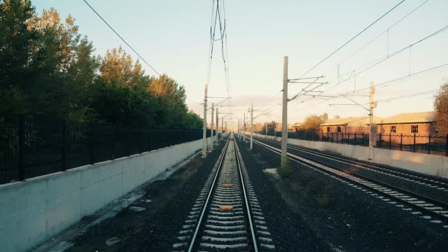 Al-llegar-a-la-estación-en-Eskisehir-temprano-en-la-mañana-del-tren-de-pasajero