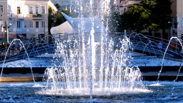 Musikalischen-Springbrunnen-im-Park-am-Ufer-der-Batumi,-Georgien.
