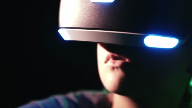 Extremely-close-up-girl-wearing-VR-headset