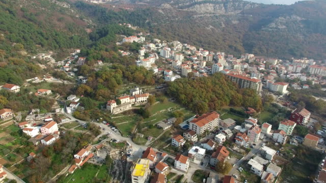 Monasterio-Podmaine,-en-Budva,-Montenegro-Adriático