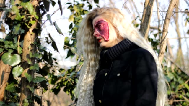 zombie-blonde-girl