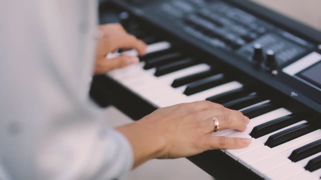 Woman-Playing-the-Piano