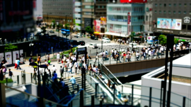 Time-lapse-of-anonymous-crowd-of-people-walking-on-walk-way