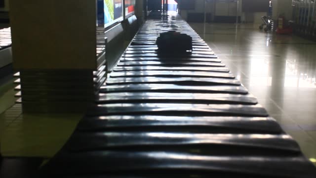 Gepäckausgabe-am-Flughafen