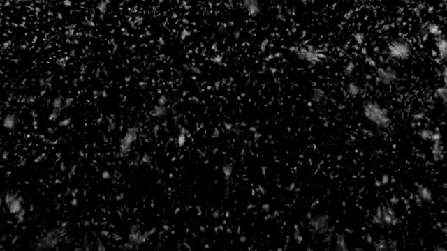 Heftige-Schneefälle-auf-einem-schwarzen-Hintergrund-für-die-Übertragung-auf-ein-Foto-oder-Video-des-Winterwetters.-geschlungen