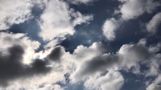 Sonne-durch-die-Wolken