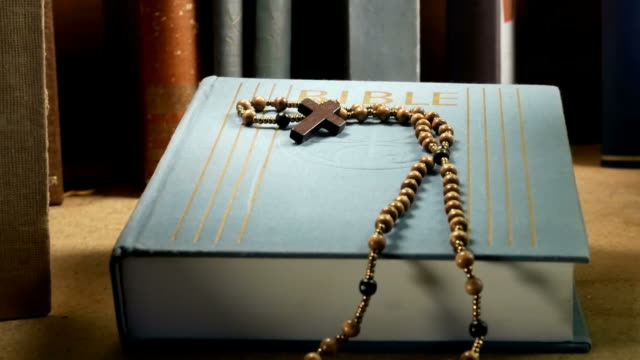 Wooden-Rosary-on-the-Bible.-Zoom-in.