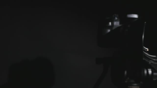 Foto-Shooting-DSLR-Kamera.-4K-UHD-Video.-Professionelle-DSLR-geringe-Schlüssel-Kameraaufnahmen