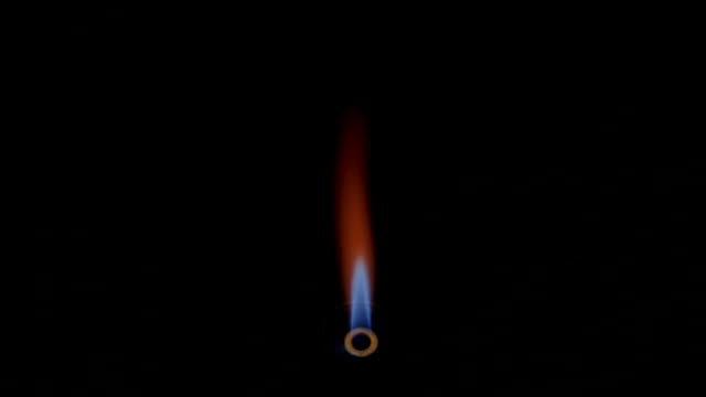 Piezo-ignition-and-strong-flame-of-a-gas-burner