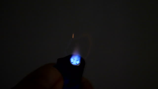 Zigarettenanzünder-Beleuchtung-Flamme-Slow-motion
