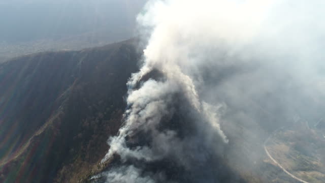 Footage-of-a-mountain-covered-in-thick-smoke