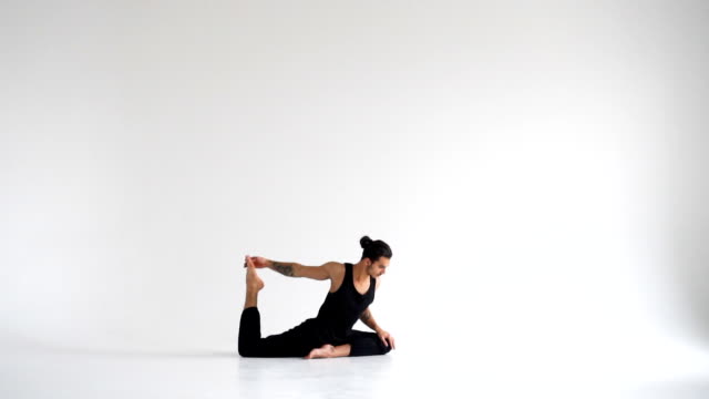 35-Minute Yoga for Athletes (Benefits + Video) | Nourish Move Love
