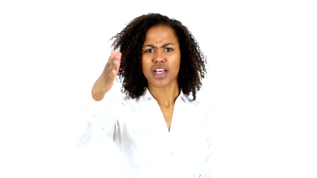 Gritando-enojado-Black-Woman,-blanco-fondo