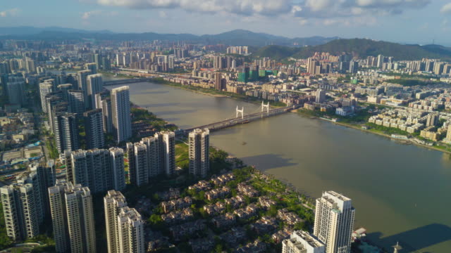 vida-del-famoso-ciudad-zhuhai-China-día-soleado-bloque-panorama-aéreo-fluvial-4k-lapso-de-tiempo