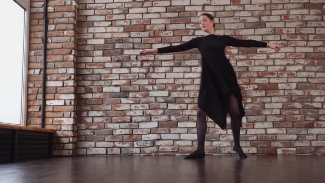 Aesthetic-female-dancer-indoor