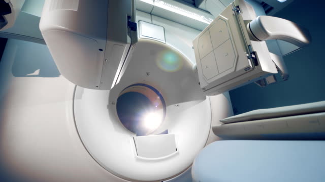 Teile-eines-tomographischen-Scanners-verschieben.-Moderne-tomographische-Scanner-in-einer-Klinik.