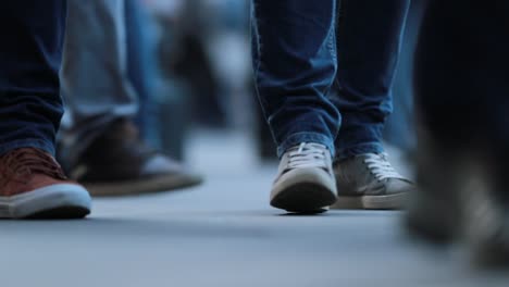 Crowd-feet-in-120fps.-Legs-of-Crowd-People-Walking-on-the-Street-in-slow-motion