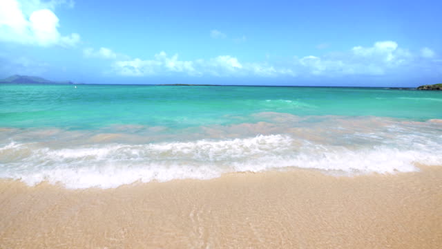 Playa-y-el-océano-olas-en-Hawaii-en-4-k-lenta-60fps