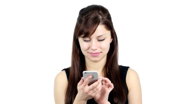 Junges-Mädchen-mit-Smartphone,-weißer-Hintergrund