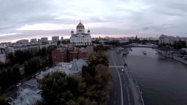 Aerial-shot-of-grand-building-of-Cathedral-of-Christ-the-Saviour.-Famous-Orthodox-Christian-church-and-Moscow-view.-Russia.