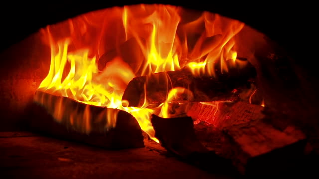 Ofen-Feuer.-Video-Clip-von-Brennholz-im-Kamin-verbrennen.-Brennholz-brennen-im-Ofen.-30fps-Full-HD