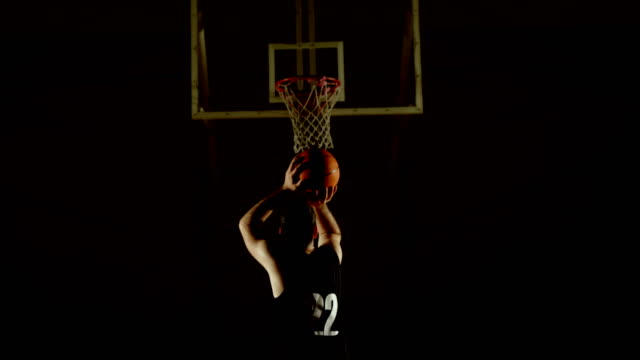 Male-basketball-player-throwing-basketball-in-the-basketball-hoop-4k