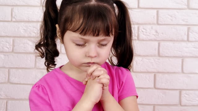 The-child-prays.