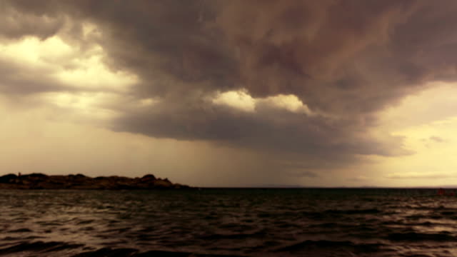 Gewitterhimmel-über-dem-Meer,-Griechenland