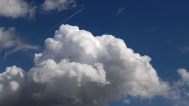Time-Lapse-Cumulus-Cumulonimbus-Clouds-Formation