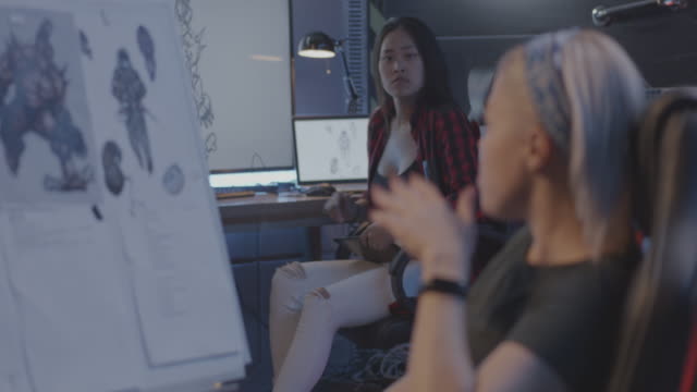 Female-designers-discussing-video-game-art