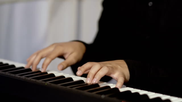 Man-hands-plays-piano
