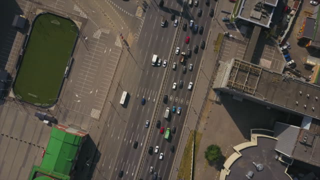 russia-sunny-day-moscow-city-mall-traffic-road-ring-down-aerial-panorama-4k