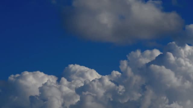 cloud-time-lapse-sky-blue