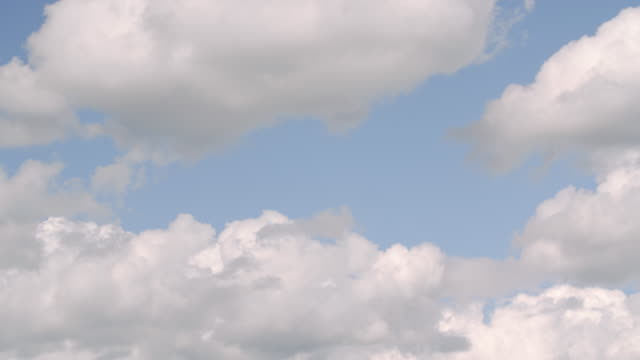 Slow-Cloud-Time-Lapse-Zoomed-in-Blue-Sky-Background