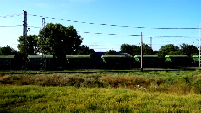 Transporte-de-carga-del-tren-ferroviario.