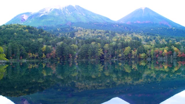 Lago-Onneto,-el-Parque-Nacional-Akan,-Hokkaido,-Japón.