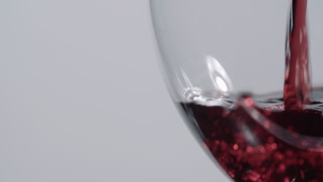 Weinglas-Einreichung-mit-Rotwein