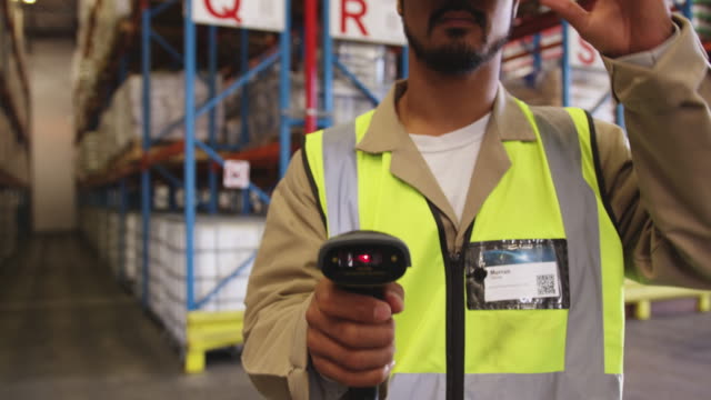 Male-warehouse-worker-wearing-VR-headset-in-loading-bay-4k