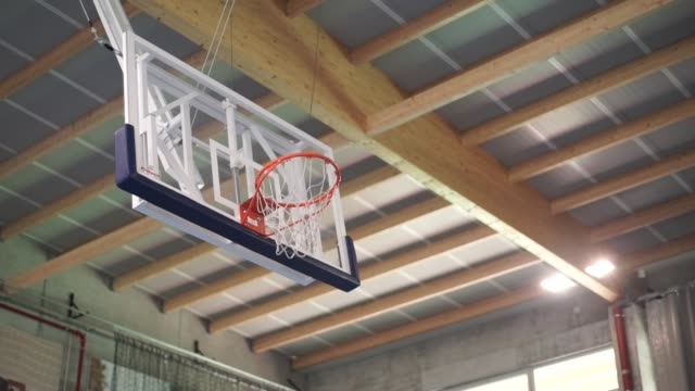Gymnastic-pavilion-basketball---basket-to-go-up