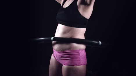 4-k-fetten-Körper-Frau-mit-Gewicht-Ausgabe-Hoolahoop-Workout