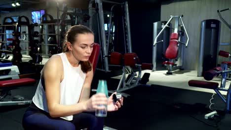 The-cute-girl-drinks-water-in-a-break-between-training-sessions