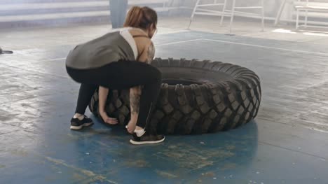 Muscular-Woman-Flipping-Tire