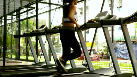 young-woman-execute-exercise-in-fitness-center.-female-athlete-run-on-treadmill-in-gym.-sporty-asian-girl-working-out-in-health-club.