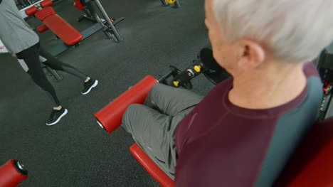 Senior-People-Training-in-Gym