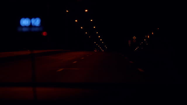 El-tráfico-en-la-ciudad-de-noche