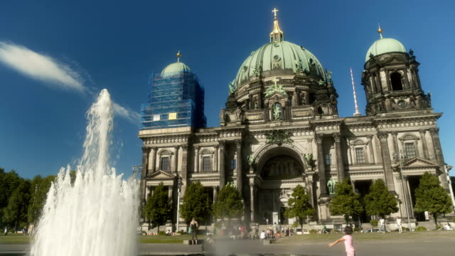 Catedral-de-Berlín-con-fuente
